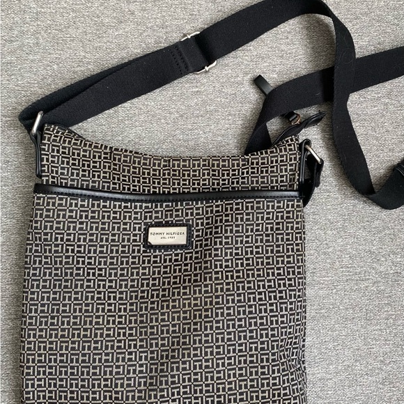 Tommy Hilfiger Crossbody bag - Picture 4 of 7